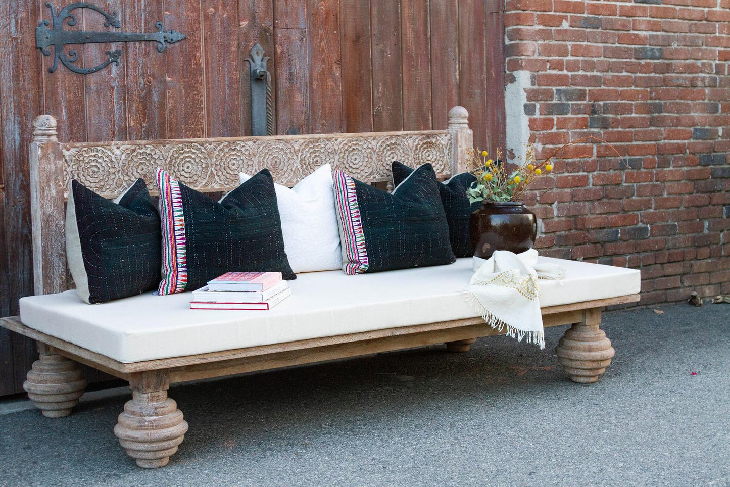 Hand Carved Indian Mughal floral White Washed Charming Daybed