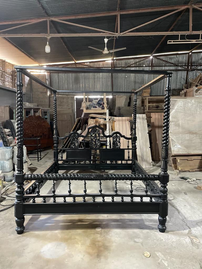 Mace Indian Hand Carved Wooden Colonial Posters Platform Bed – handcrafted solid wood furniture