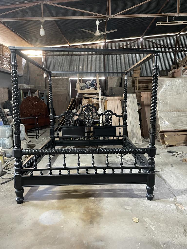 Mace Indian Hand Carved Wooden Colonial Posters Platform Bed – handcrafted solid wood furniture