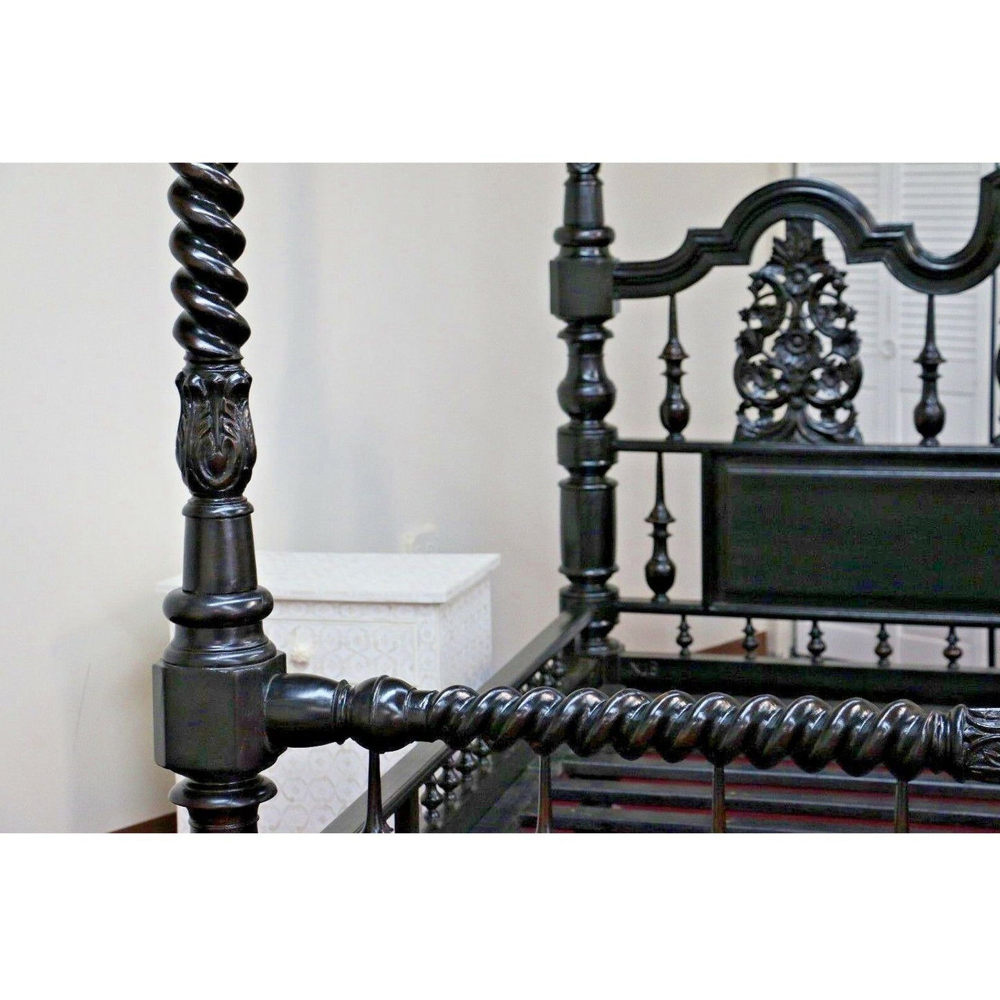 Mace Indian Hand Carved Wooden Colonial Posters Platform Bed – handcrafted solid wood furniture