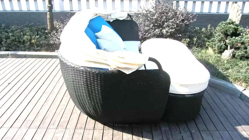 Evan Allen Roofed Rattan Daybed