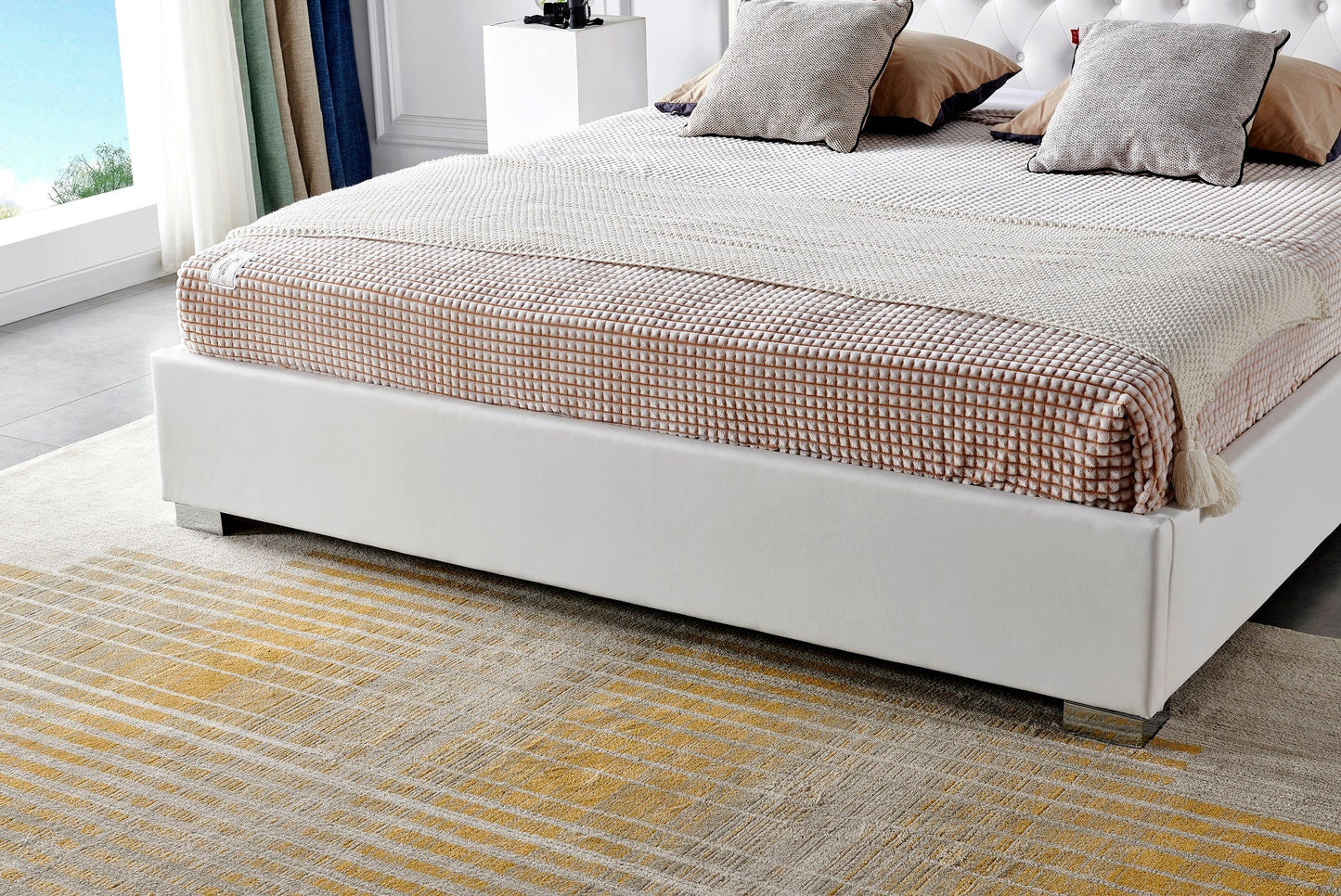 HF1910 Upholstered Bed Frame