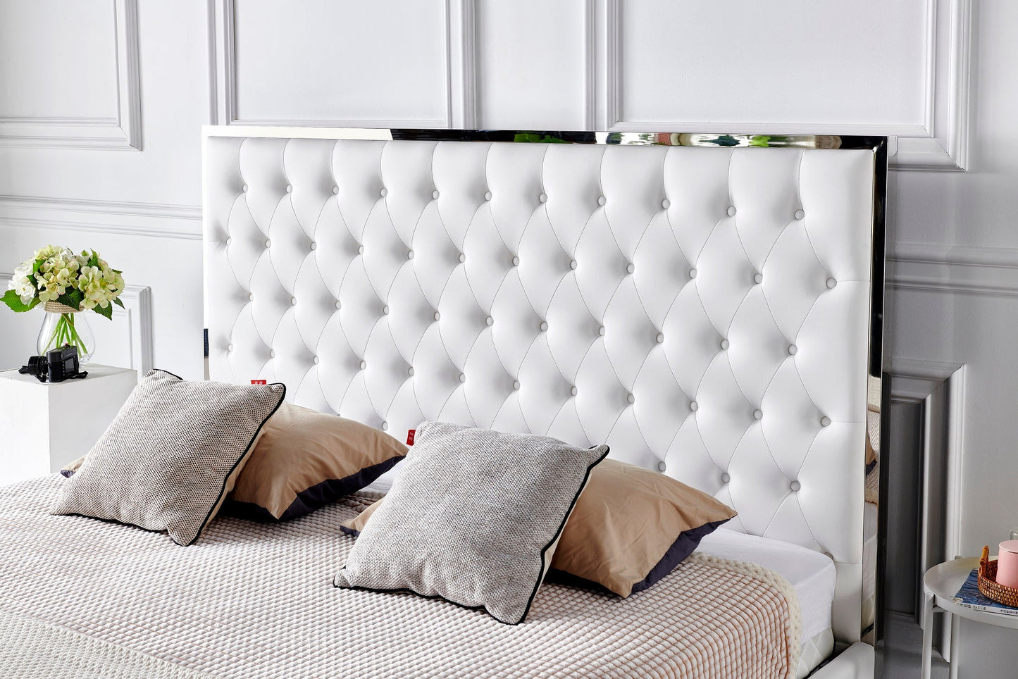 HF1910 Upholstered Bed Frame