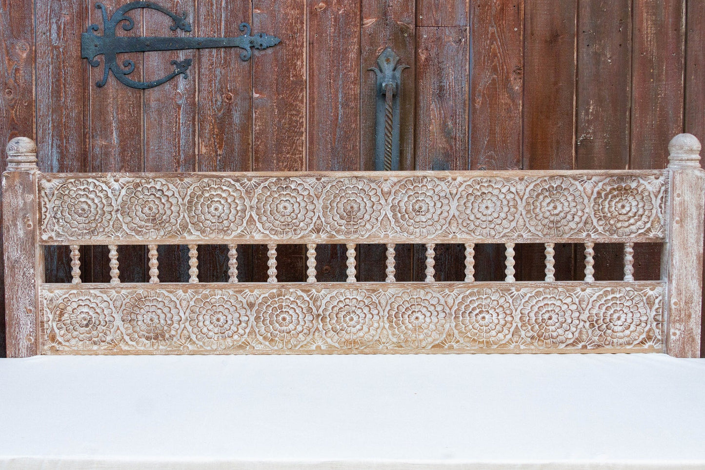 Hand Carved Indian Mughal floral White Washed Charming Daybed